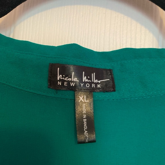 Nicole Miller button front blouse with pockets - Picture 3 of 3